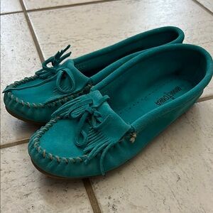 Minnetonka women’s ' Teal Moccasins